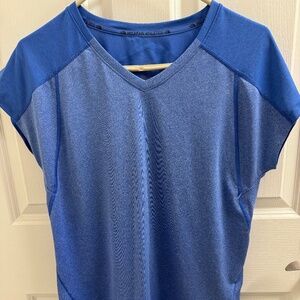 The North Face Mountain Athletics Women's Blue V-Neck Activewear T-Shirt L